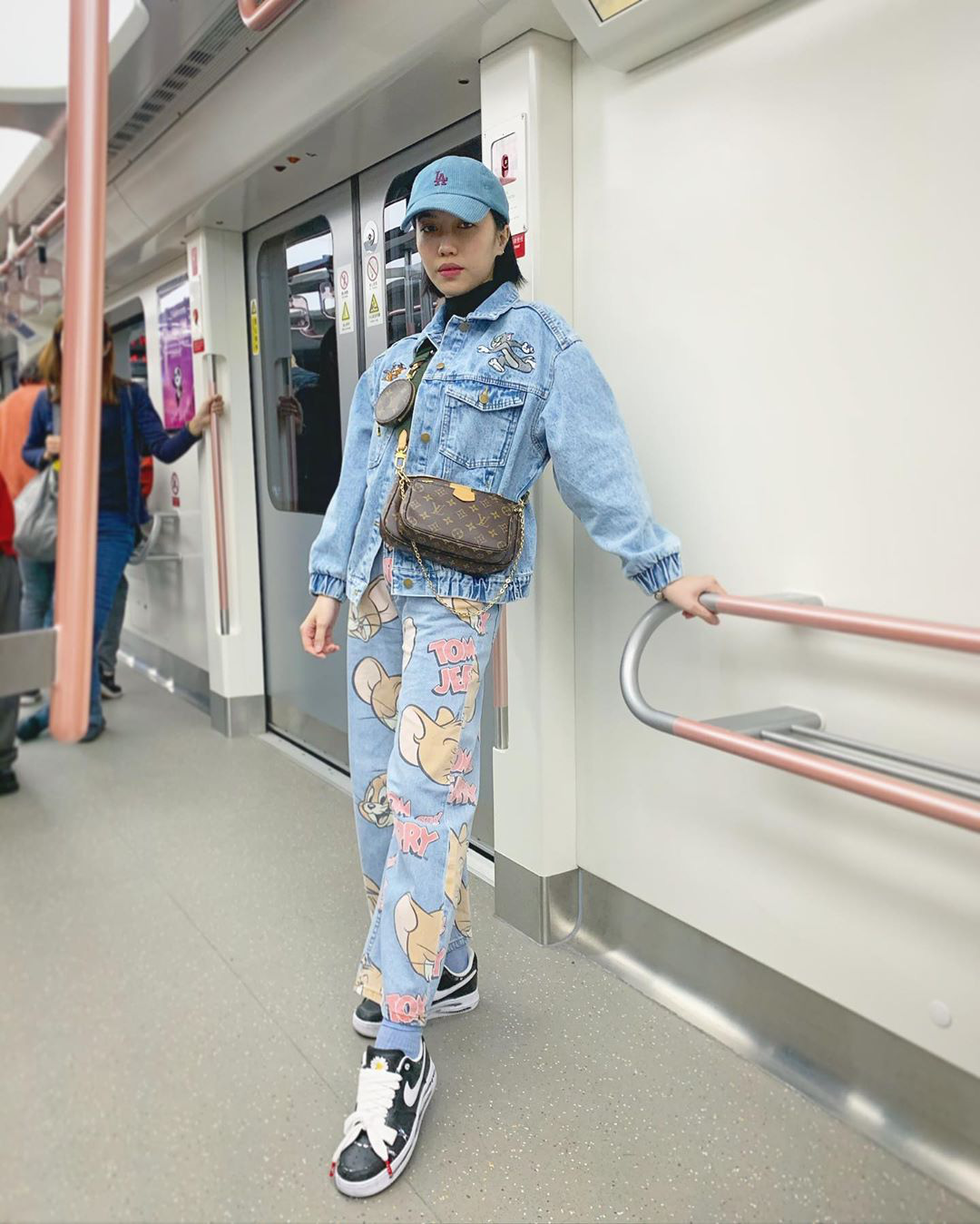 Street style sao Việt: Phượng Chanel ton sur ton cùng bạn iu Vũ Khắc Tiệp, Hà Tăng giản dị nhưng chất nhất tuần - Ảnh 9.