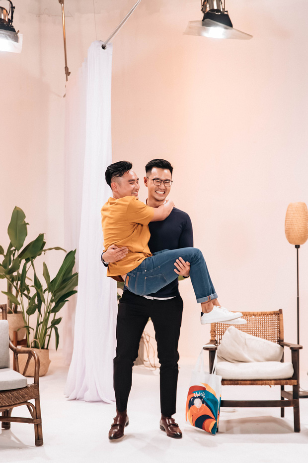 Thêm 1 cặp đôi LGBT chính thức hẹn hò sau khi tham gia show mai mối của VJ Dustin Phúc Nguyễn! - Ảnh 1.