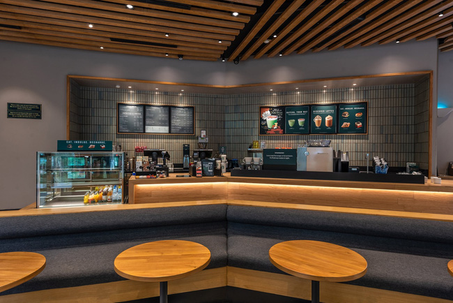 Dân tình trầm trồ với khung cảnh xanh mướt, xịn mịn của tiệm Starbucks mới ở Hưng Yên, rủ nhau đến check in rầm rộ - Ảnh 5.