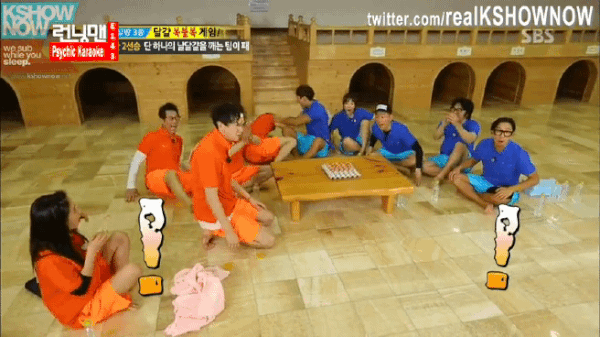 Hươu cao cổ Kwang Soo chơi game sung qu&aacute; nhảy đạp điện thoại tung to&eacute; - Ảnh 4.