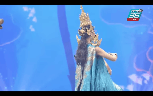 Trang phục dân tộc gây tranh cãi nhất lịch sử các cuộc thi: Sốc nhất là bầu ngực giả lộ thiên của Miss Universe Thailand 2020 - Ảnh 3.