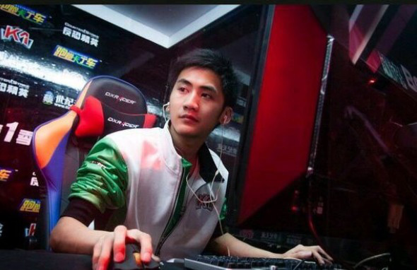 Streamer bị khóa kênh đột ngột vì thường xuyên chửi thề, vô tình lộ thêm nghi vấn dính líu cờ bạc - Ảnh 1.