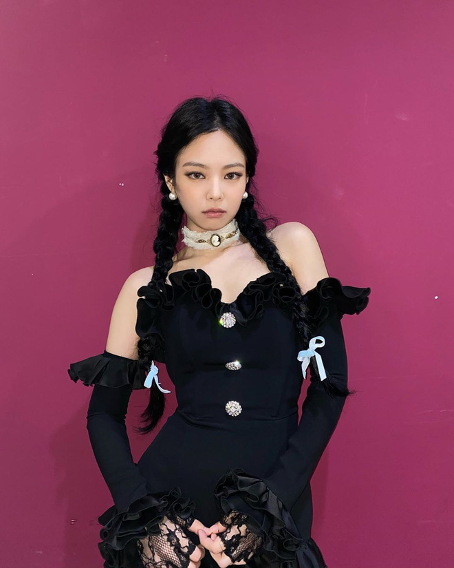 Đối đầu Jennie, Nayeon nhạt nhòa cả về thần thái lẫn tạo hình, may mà có nhan sắc vớt điểm - Ảnh 5. Đối đầu Jennie, Nayeon nhạt nhòa cả về thần thái lẫn tạo hình, may mà có nhan sắc vớt điểm - Ảnh 5.