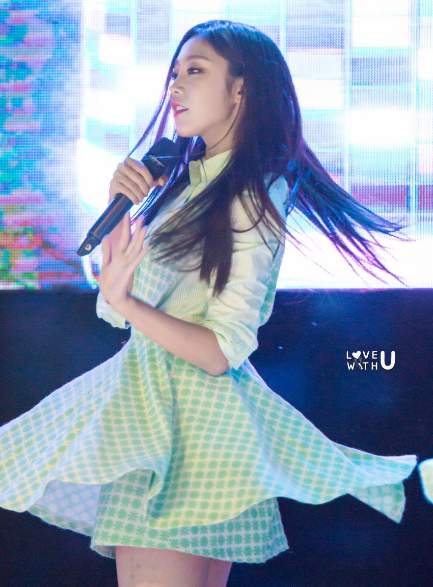 Idol Hản nhảy nhót tưng bừng mà không lộ hàng là nhờ cách chọn nội y vô cùng tinh tế - Ảnh 8. Idol Hản nhảy nhót tưng bừng mà không lộ hàng là nhờ cách chọn nội y vô cùng tinh tế - Ảnh 8.