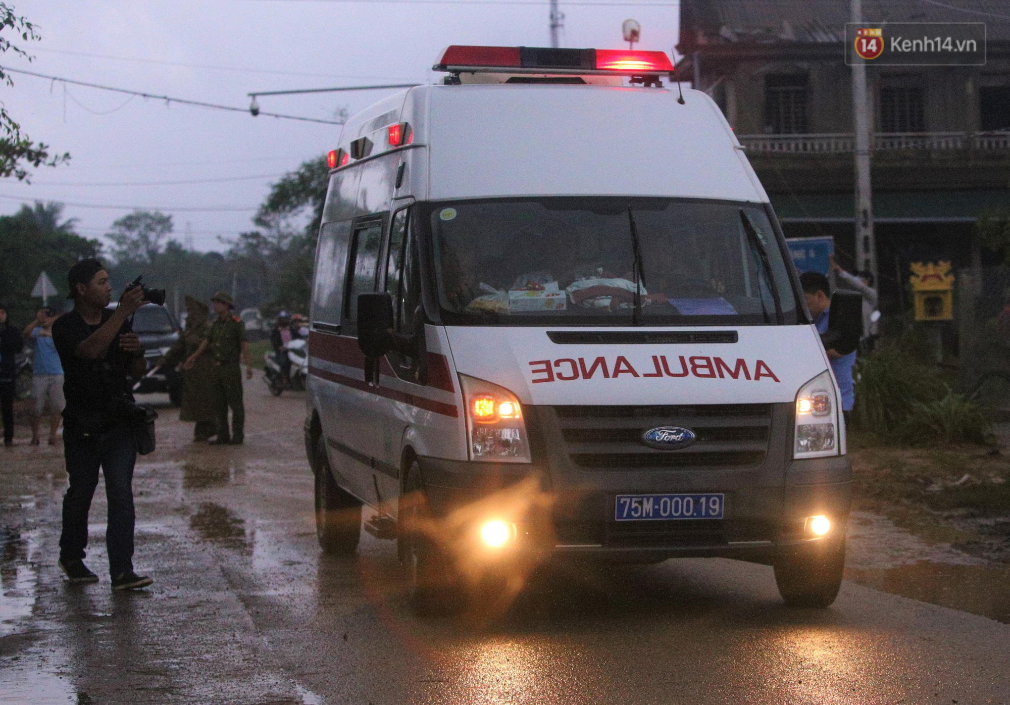 Tang thương Rào Trăng 3: Về thôi, các anh ơi! cả Tổ quốc đang chờ! - Ảnh 2. Tang thương Rào Trăng 3: Về thôi, các anh ơi! cả Tổ quốc đang chờ! - Ảnh 2.
