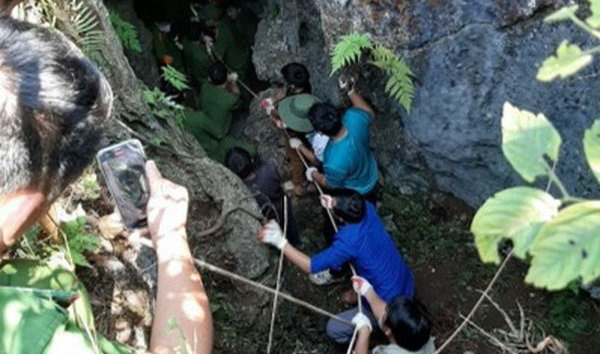 Nam thanh niên tử vong dưới hang sâu 147m khi đi tìm đá quý - Ảnh 1.