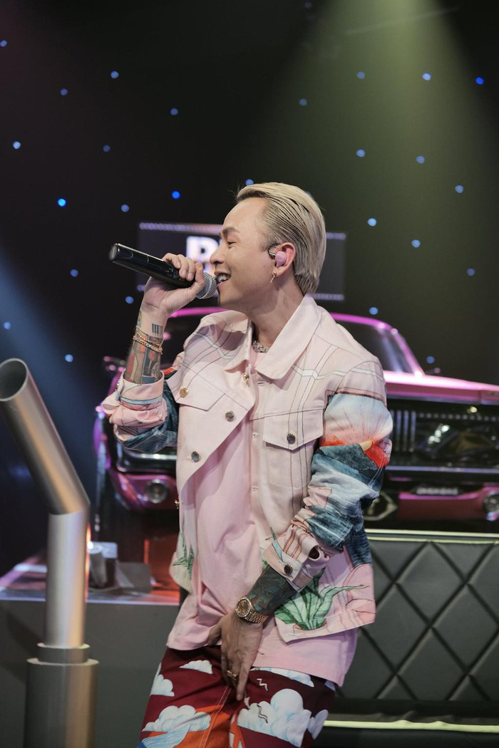 Bộ sưu tập h&igrave;nh xăm của d&agrave;n HLV Rap Việt: Wowy, Binz hầm hố, Suboi đầy quyến rũ nhưng Karik mới g&acirc;y bất ngờ - Ảnh 5.