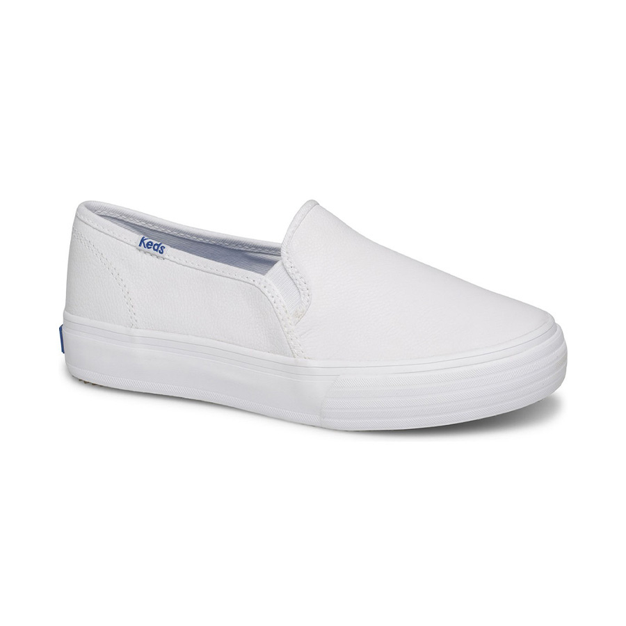 10 đôi giày classic sneakers mà các bạn gái phải sở hữu để luôn trở nên thật tuyệt vời - Ảnh 2. 10 đôi giày classic sneakers mà các bạn gái phải sở hữu để luôn trở nên thật tuyệt vời - Ảnh 2.