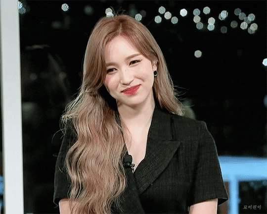 Tzuyu sắp bị tiếm ngôi đến nơi rồi: Mina đổi kiểu tóc đẹp tuyệt ai nhìn cũng mê, chạm luôn đến đỉnh cao nhan sắc