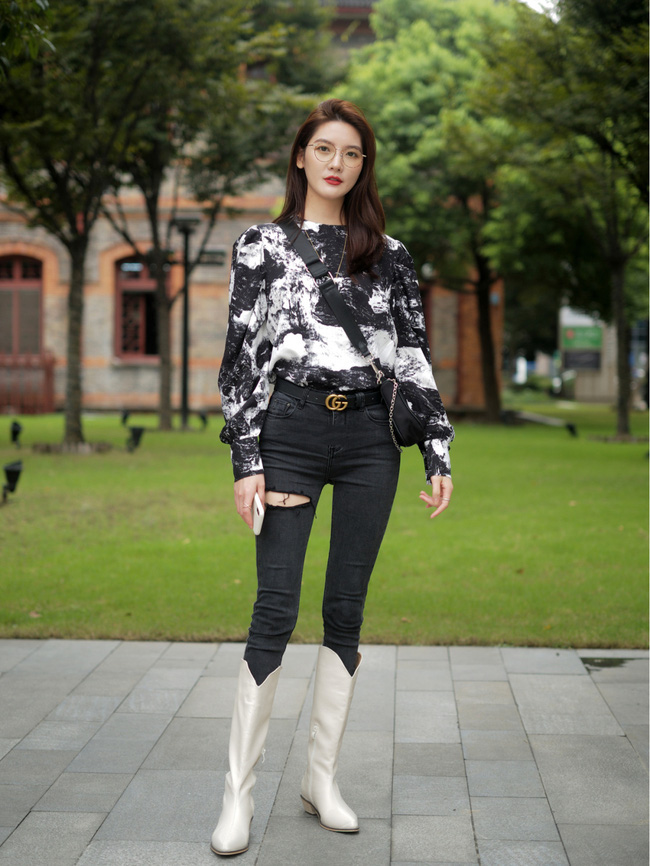 Street style châu Á: Hội chị em lên đồ đẹp hút mắt, toàn blazer và cardigan nhưng nhìn sang hết nấc - Ảnh 2.