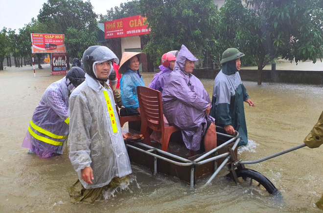 Vì sao miền Trung mưa lớn kéo dài gây lũ vượt đại hồng thuỷ năm 1979, ngập sâu nhiều nơi? - Ảnh 2.