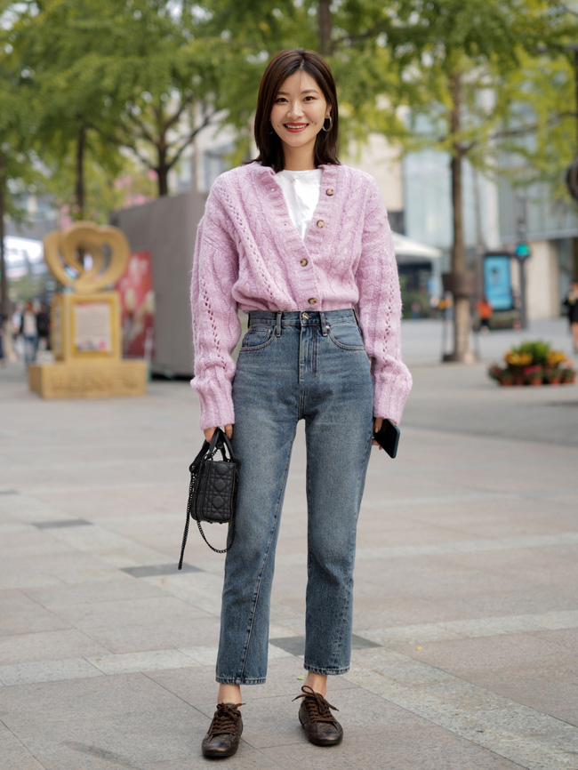 Street style châu Á: Hội chị em lên đồ đẹp hút mắt, toàn blazer và cardigan nhưng nhìn sang hết nấc - Ảnh 13.