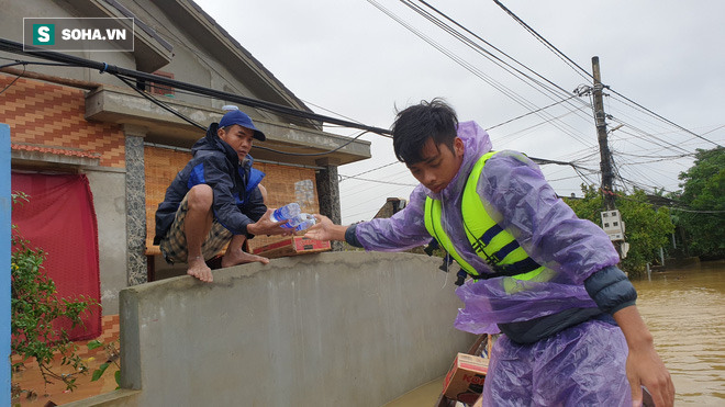 Sự thật rớt nước mắt bên trong những ngôi nhà lầu, nhà giàu giữa rốn lũ Quảng Bình - Ảnh 2.