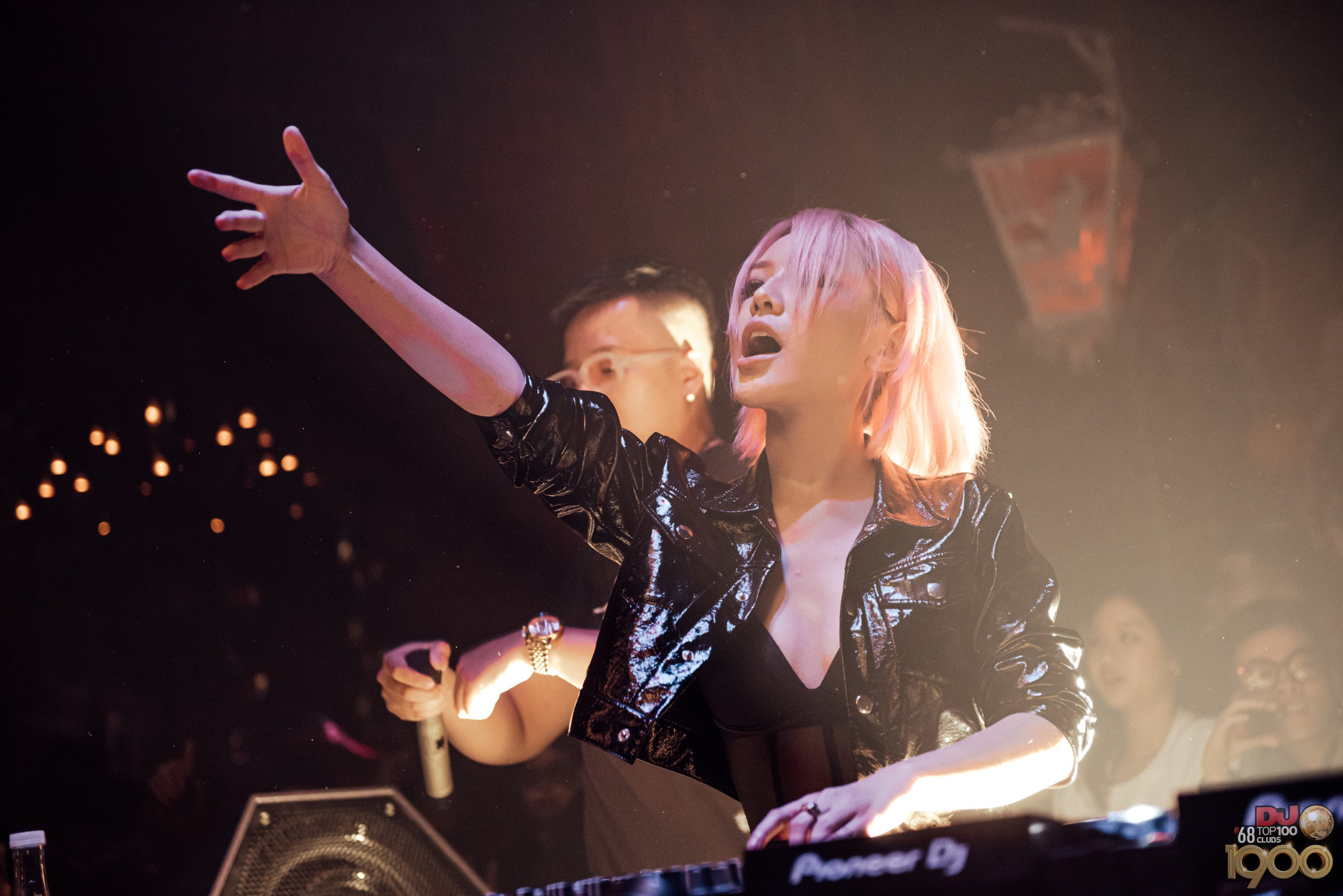 Dàn DJ nữ xinh đẹp “đốt cháy” đêm nhạc điện tử tôn vinh phái đẹp