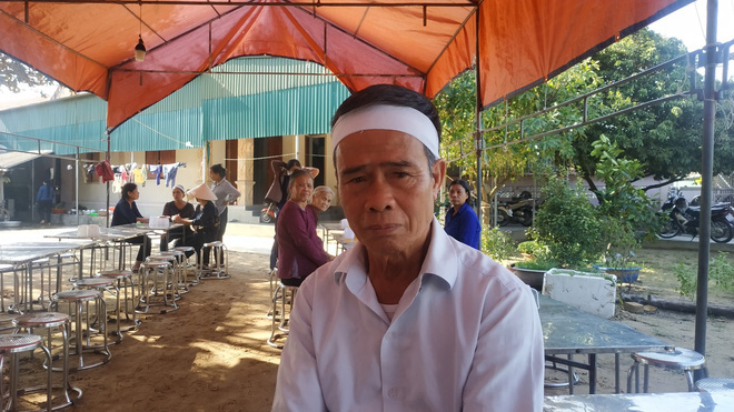 Người vợ liệt sĩ 15 ng&agrave;y đeo 3 khăn tang ng&atilde; quỵ ng&agrave;y đ&oacute;n chồng về - Ảnh 5.