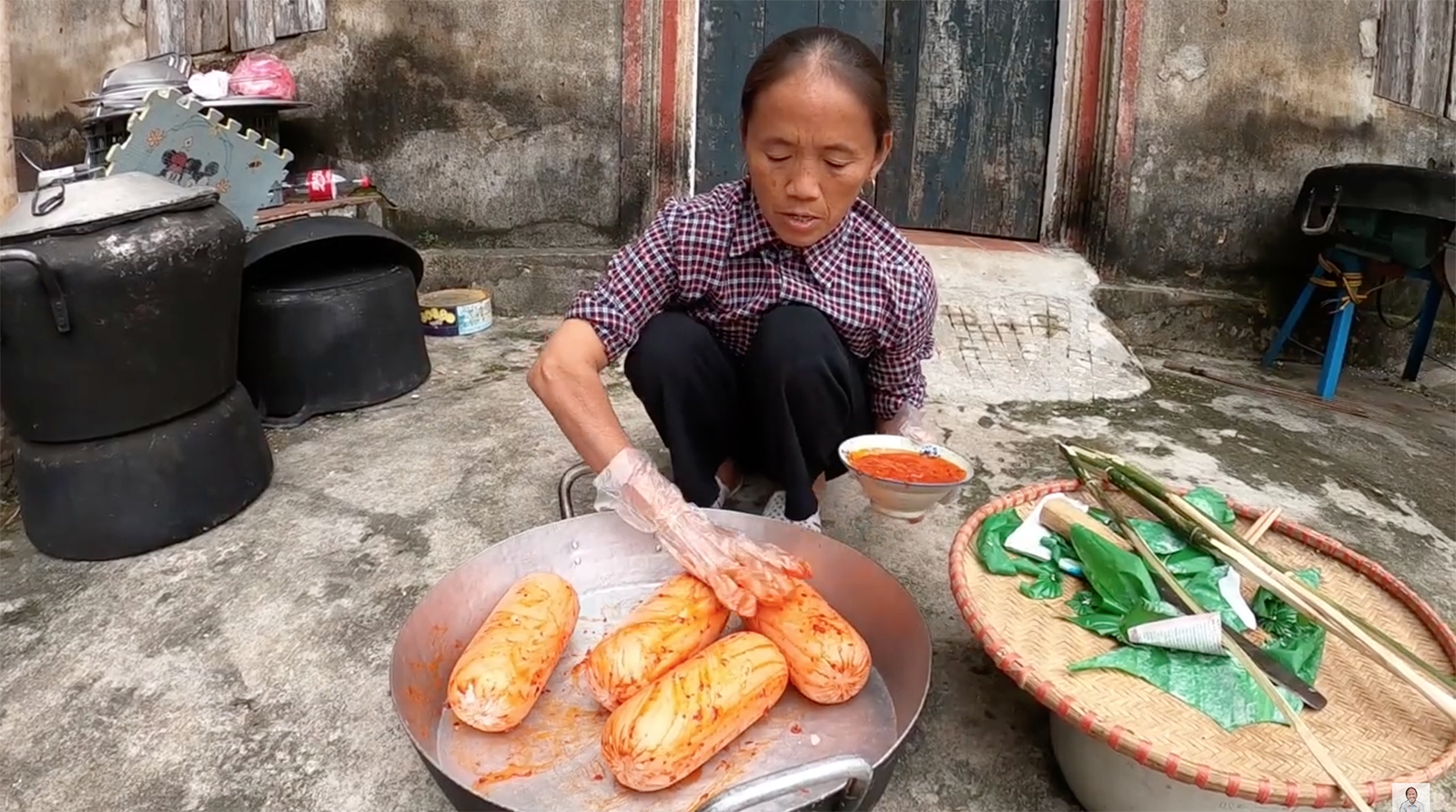 No One Like Ms. Tan Vlog: Grilled Sausage with Chili Sauce, Still Eaten With ... Onion Fat?  - Photo 2.