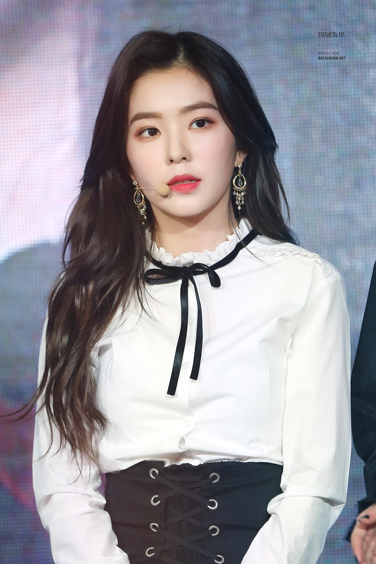 Cnet got the BST back the moment Irene competed for the center position: She casually walked in, grabbed the mic, made Yeri - Seulgi shocked?  Photo 11.