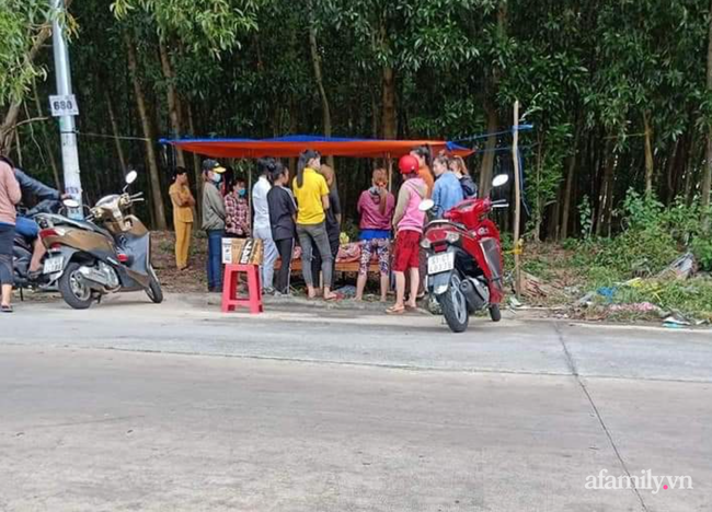 Thương tâm con trai 18 tuổi tử vong nghi bị điện giật khi làm việc, mẹ phải mang thi thể để ngoài lề đường - Ảnh 2.