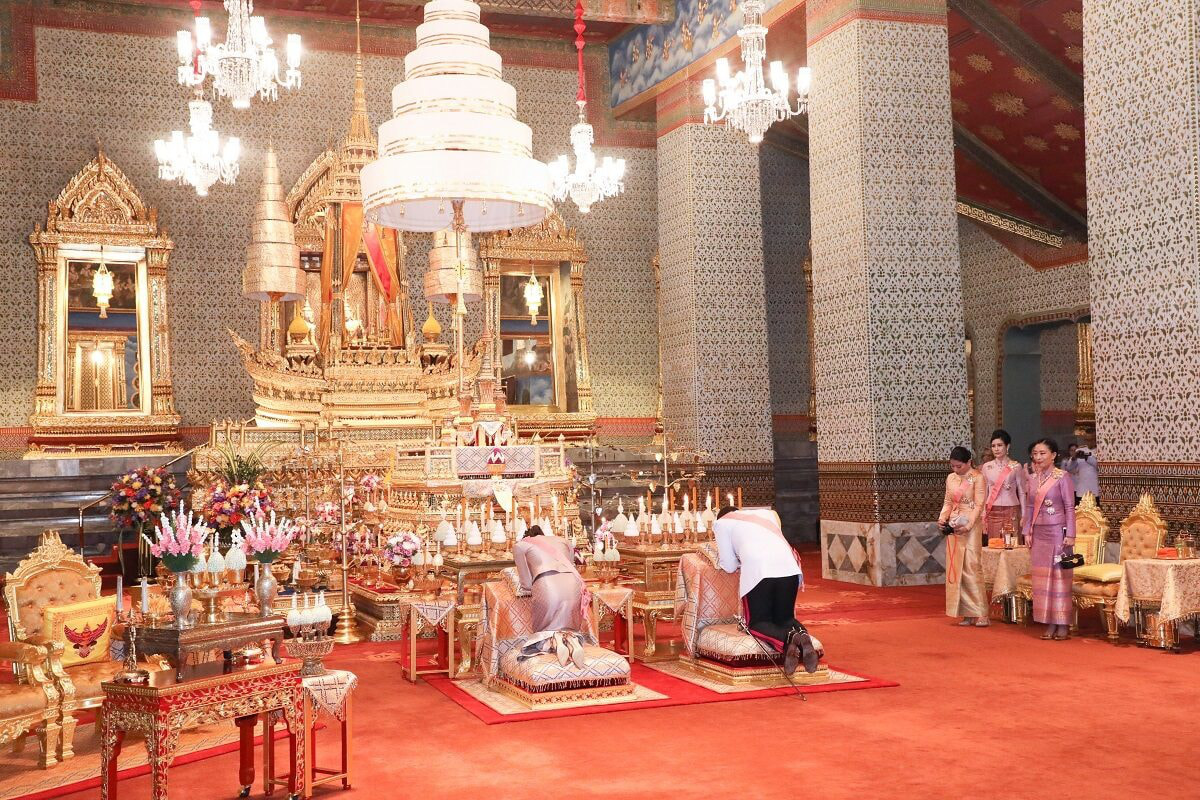 The return of the Royal Queen to Thailand draws attention: Silently watching the King and Queen attend the event and have their own highlight activities - Photo 2.