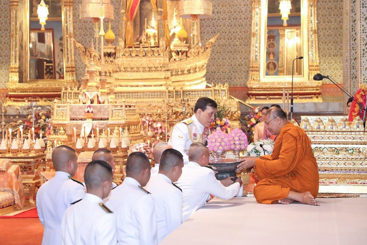 The return of the Royal Queen to Thailand draws attention: Silently watching the King and Queen attend the event and have their own highlight activities - Photo 4.