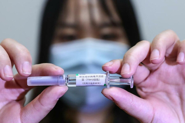 Người d&acirc;n Trung Quốc đổ x&ocirc; ti&ecirc;m thử vaccine COVID-19 - Ảnh 1.