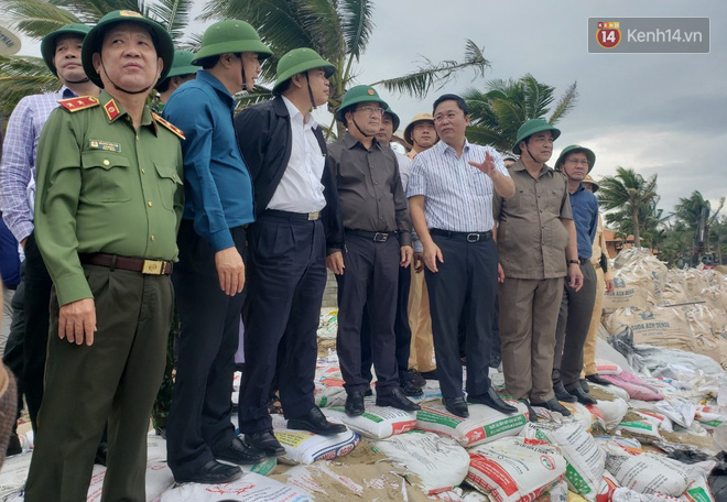 Phó Thủ tướng Trịnh Đình Dũng: Bão số 9 mạnh và nguy hiểm nhất 20 năm trở lại đây tại miền Trung, tuyệt đối không được chủ quan - Ảnh 5.