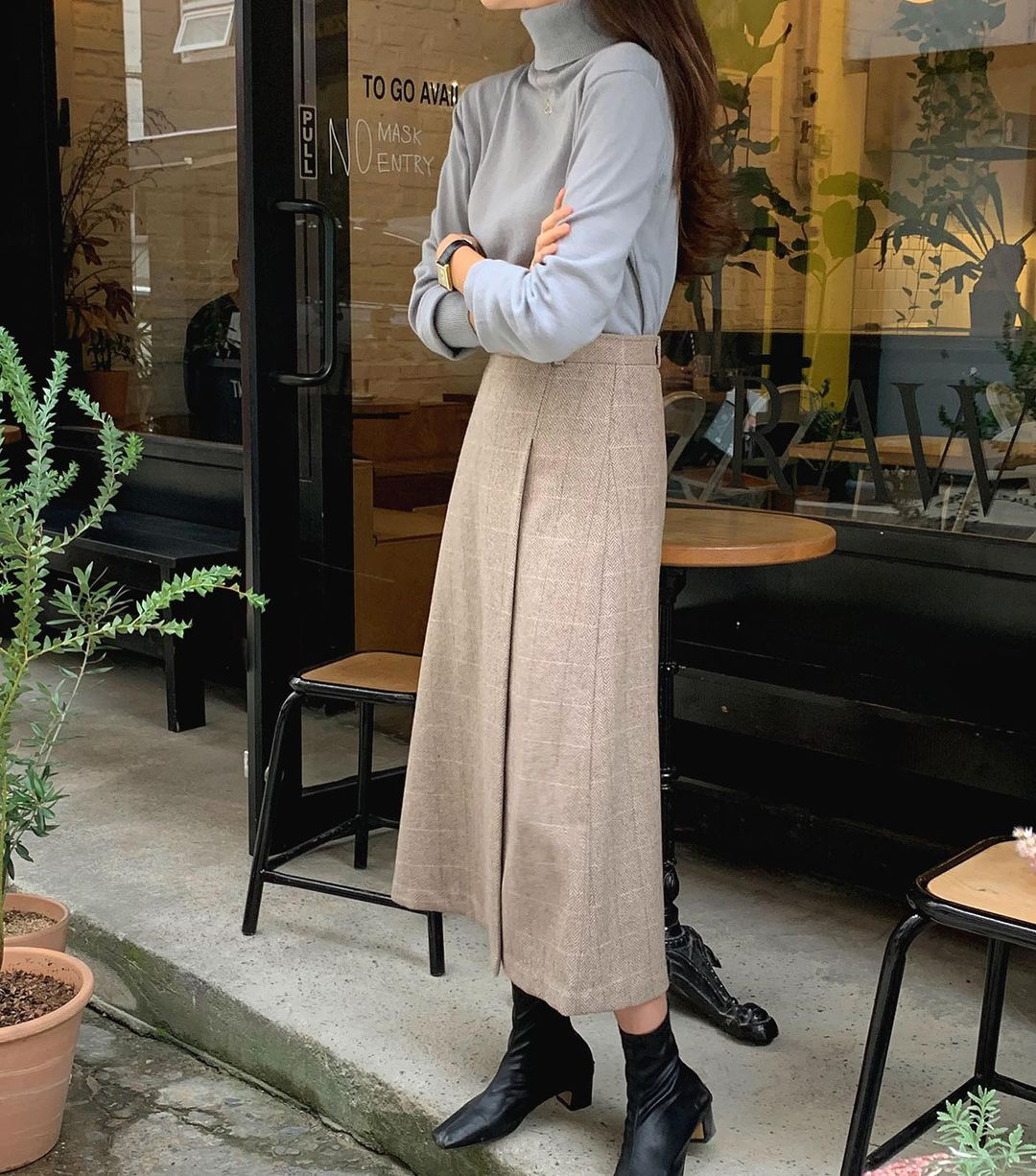 11 công thức váy + boots rõ xinh, các nàng ghim ngay để từ giờ đến cuối năm luôn mặc đẹp - Ảnh 10. 11 công thức váy + boots rõ xinh, các nàng ghim ngay để từ giờ đến cuối năm luôn mặc đẹp - Ảnh 10.