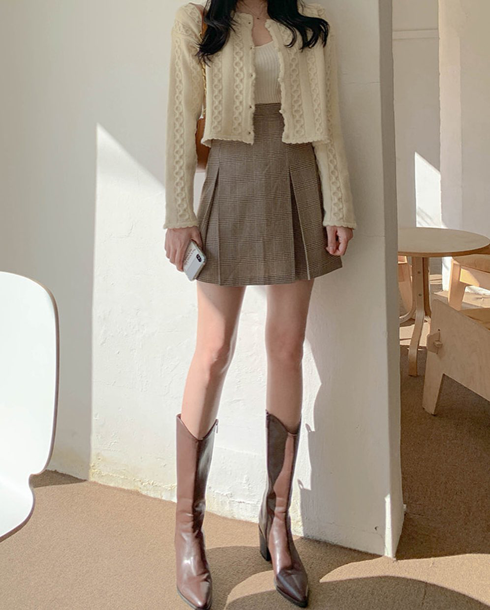 11 công thức váy + boots rõ xinh, các nàng ghim ngay để từ giờ đến cuối năm luôn mặc đẹp - Ảnh 4. 11 công thức váy + boots rõ xinh, các nàng ghim ngay để từ giờ đến cuối năm luôn mặc đẹp - Ảnh 4.