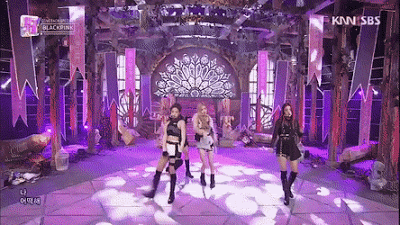 S&acirc;n khấu hất t&oacute;c đỉnh cao của Ros&eacute; (BLACKPINK): C&oacute; ri&ecirc;ng vũ đạo khoe t&oacute;c trong Kill This Love nhưng huyền thoại vẫn l&agrave; Coachella - Ảnh 10.