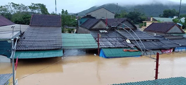 Nghệ An: Bốn người chết, mất tích do mưa lũ, nhiều trường cho học sinh nghỉ học - Ảnh 1.