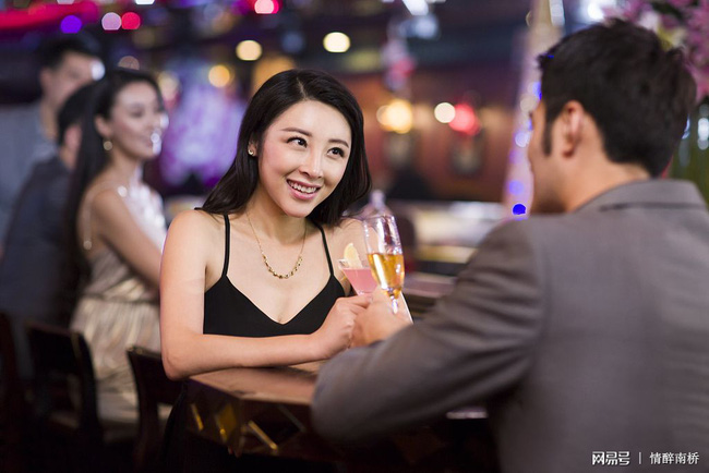 Rút kinh nghiệm từ nhiều màn ăn ké khi hẹn hò, nam chính đề nghị chia đều tiền ăn từ đầu nhưng vẫn bị nữ chính chơi 1 vố thật đau - Ảnh 1.