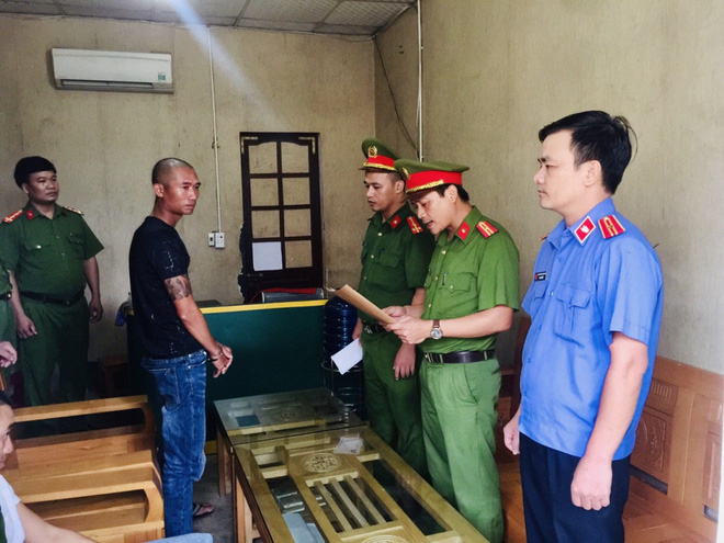  Vay nặng l&atilde;i, con nợ bị c&ocirc;n đồ đưa về trụ sở c&ocirc;ng ty rồi đ&aacute;nh đập d&atilde; man - Ảnh 2.