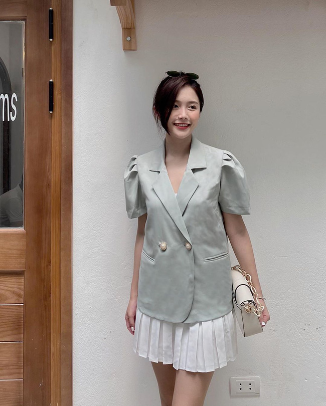 Nhìn Hà Tăng diện blazer cộc tay, hội chị em chỉ muốn copy ngay set đồ này để mặc đi làm  - Ảnh 12.
