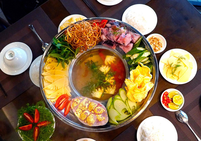 Những món ăn dát vàng có thể mua ở Việt Nam, giá chỉ khoảng 1 triệu đồng/món - Ảnh 2.