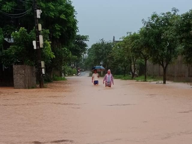 L&agrave;o Cai mưa lớn kỷ lục 63 năm qua g&acirc;y ngập lụt cuốn tr&ocirc;i nh&agrave; d&acirc;n, b&eacute; 3 tuổi tử vong - Ảnh 10.