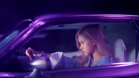 BLACKPINK cứ ra MV là có biến: Rosé bị nhà đài tuýt còi vì cảnh khóc lóc khi lái xe, riêng Jennie liên tục dính phốt trang phục - Ảnh 2.