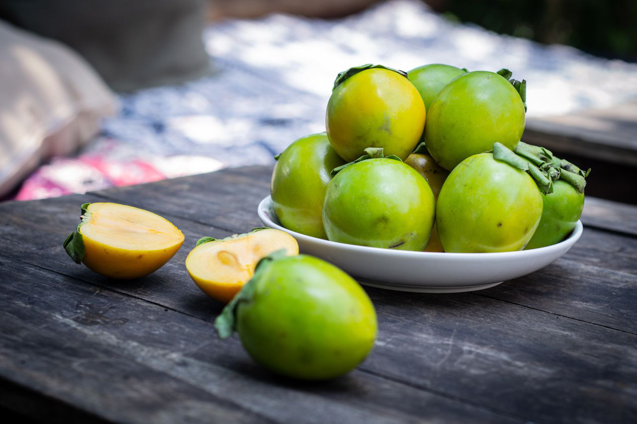 Hồng giòn vào mùa ăn vừa ngọt vừa giàu dinh dưỡng, nhưng bạn cần lưu ý 5 điều để tránh nguy cơ tắc ruột - Ảnh 3.