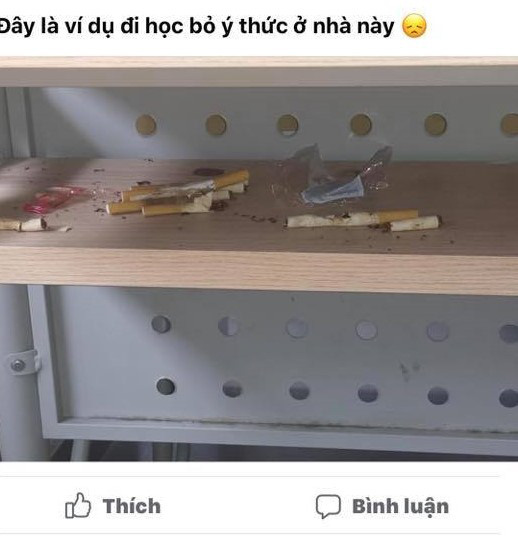 Phản cảm: Tàn thuốc lá la liệt trong ngăn bàn của sinh viên một trường ĐH có tiếng ở TP.HCM - Ảnh 1.