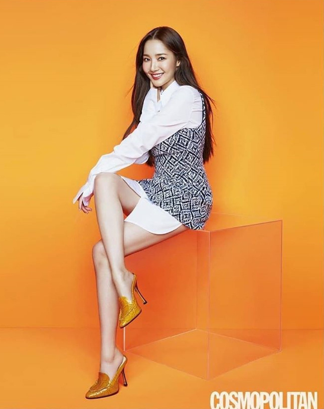 Triệu Lộ Tư trẻ hơn nữ hoàng dao kéo Park Min Young nhưng phải nhìn cách tạo dáng mới thấy ai đẳng cấp hơn - Ảnh 1.