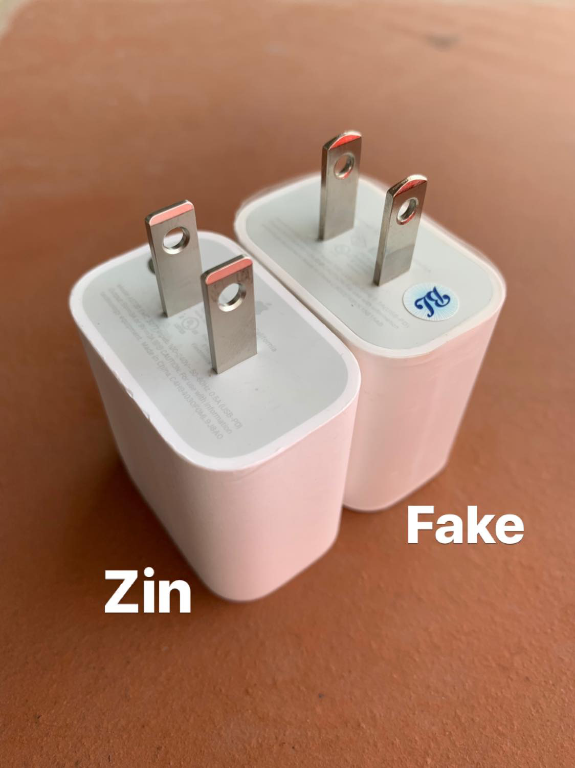 Cộng đồng mạng dậy s&oacute;ng với c&aacute;ch ph&acirc;n biệt sạc nhanh ch&iacute;nh h&atilde;ng Apple - Ảnh 4.