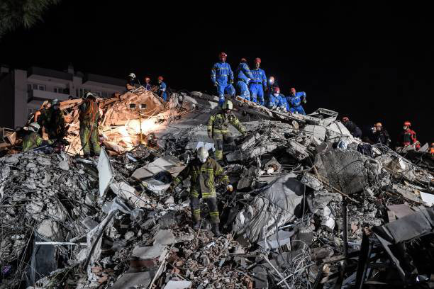 Thổ Nhĩ Kỳ: 4 mẹ con sống sót sau 18 tiếng bị chôn vùi bởi động đất - Ảnh 1.