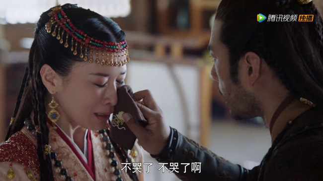 Ơn giời, sau 6 năm thì Xa Thi Mạn cũng đã chịu đóng một cảnh hôn mùi mẫn ở Yến Vân Đài! - Ảnh 6. Ơn giời, sau 6 năm thì Xa Thi Mạn cũng đã chịu đóng một cảnh hôn mùi mẫn ở Yến Vân Đài! - Ảnh 6.