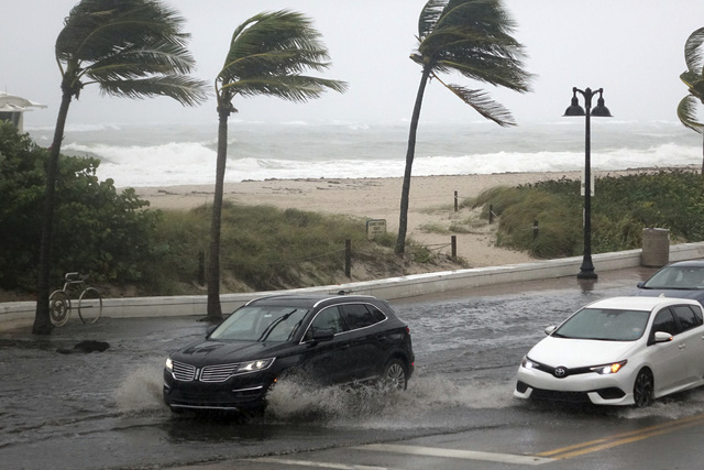 Bão Eta đổ bộ vào Florida, gây ngập lụt nghiêm trọng - Ảnh 1.