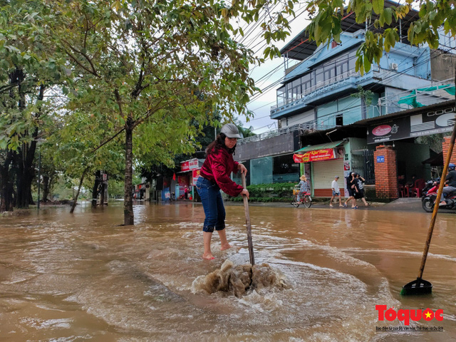 Nhiều nơi tại Thừa Thiên Huế tái ngập lụt, có nơi ngập hơn 1 tháng - Ảnh 7.