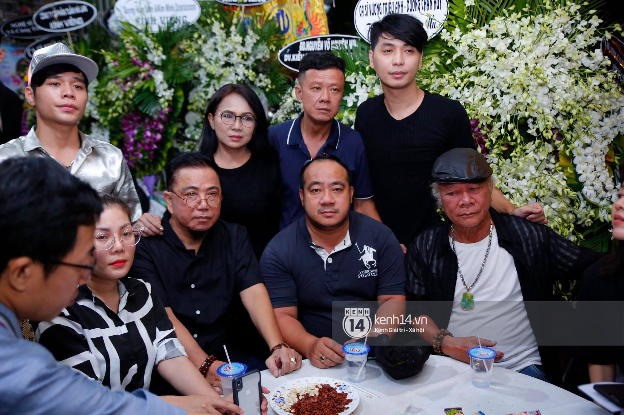 Funeral of the artist Anh Hoa: Hieu Hien burst into tears, Ngoc Lan and the Vietnamese stars fell silent before the temptation of their colleagues - Photo 9.