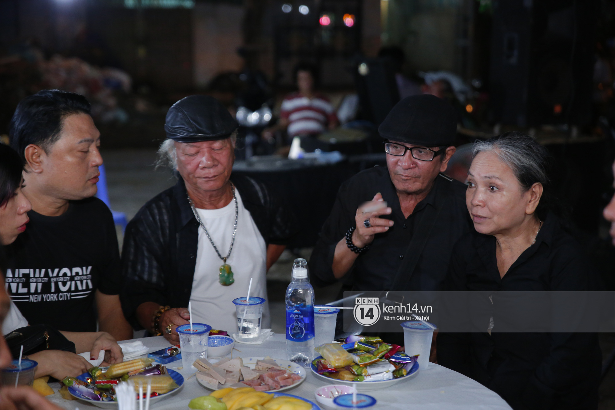 Funeral of the artist Anh Hoa: Hieu Hien burst into tears, Ngoc Lan and the Vietnamese stars fell silent before the temptation of their colleagues - Photo 8.