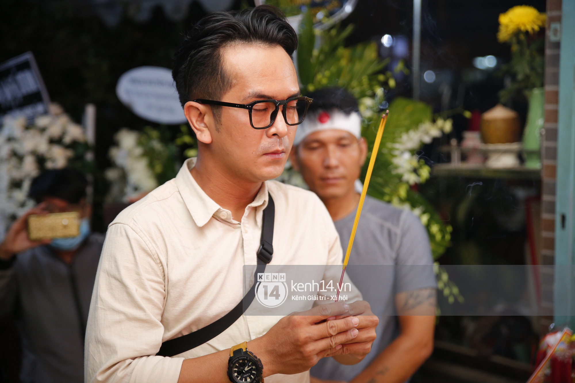 Funeral of the artist Anh Hoa: Hieu Hien burst into tears, Ngoc Lan and the Vietnamese stars fell silent before the temptation of their colleagues - Photo 5.