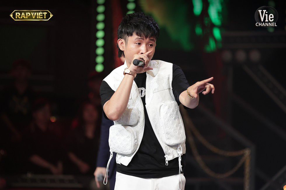 In the full 3.5 billion ensemble that Ricky Star wore on Rap Viet with a T-shirt like Son Tung M-TP, netizens opened the keyboard to fight really hard!  Photo 6.