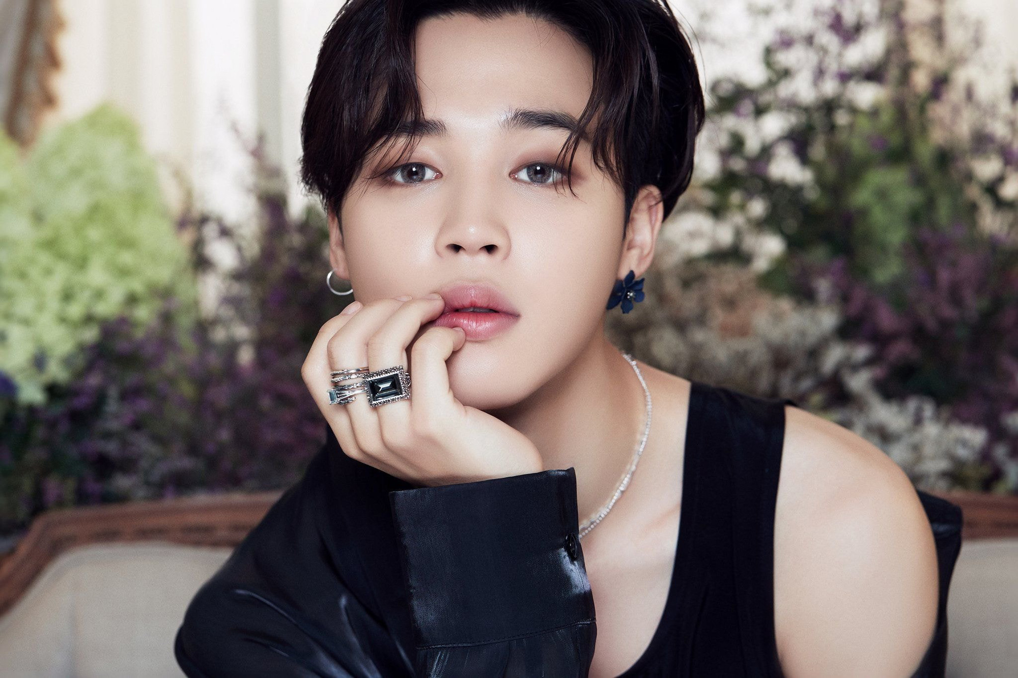 Liêm sỉ của fan tuột như áo Jimin (BTS) khi khoe vai thon giữa muôn hoa, Knet tấm tắc khen: Nhìn concept là biết hit rồi - Ảnh 2.