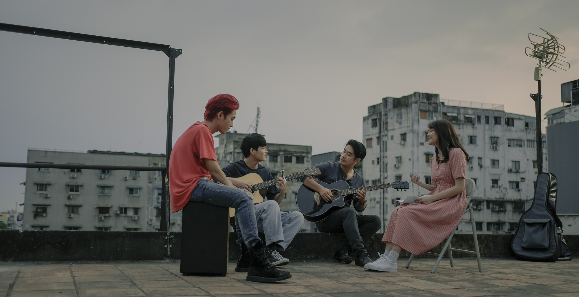 Sài Gòn Trong Cơn Mưa: Thước phim non trẻ đầy cảm xúc dành cho "những kẻ  khờ mộng mơ"